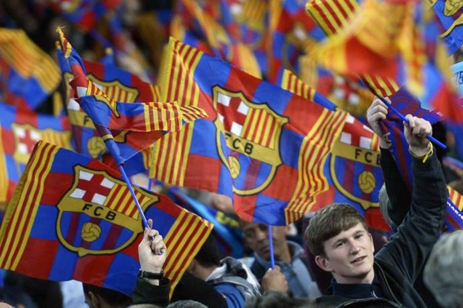 Sventolano le bandiere catalane. Afp